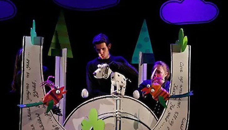 Режисурата на постановката е поверена на талантливата Деница Дончева Режисурата на постановката е поверена на талантливата Деница Дончева