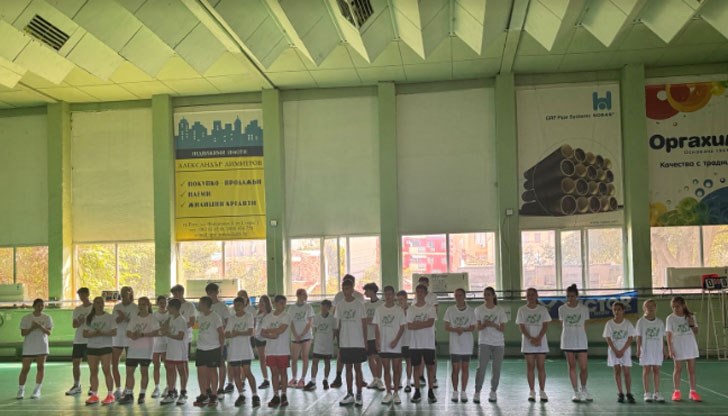 Категориите са три - деца до 13 години, юноши и девойки