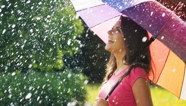 Източна и Северна България подготвят чадърите за вторник, уикендът също ще донесе валежи Източна и Северна България подготвят чадърите за вторник, уикендът също ще донесе валежи