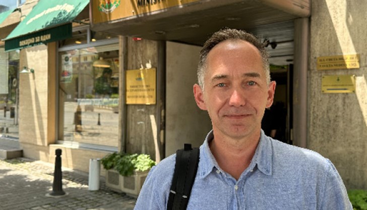 Бюрокрация пречи на руски лекар бежанец да практикува в България Бюрокрация пречи на руски лекар бежанец да практикува в България