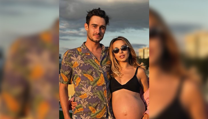 Щастливата двойка посрещна малката Беатрис Щастливата двойка посрещна малката Беатрис