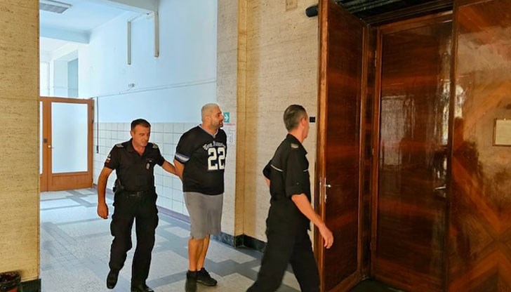 Обвиняемият е заплашен от до осем години лишаване от свобода за разпространение на високорискова дрога Обвиняемият е заплашен от до осем години лишаване от свобода за разпространение на високорискова дрога