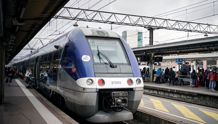 Гръмотевична буря предизвика инцидент, засегнал хиляди пътници Гръмотевична буря предизвика инцидент, засегнал хиляди пътници