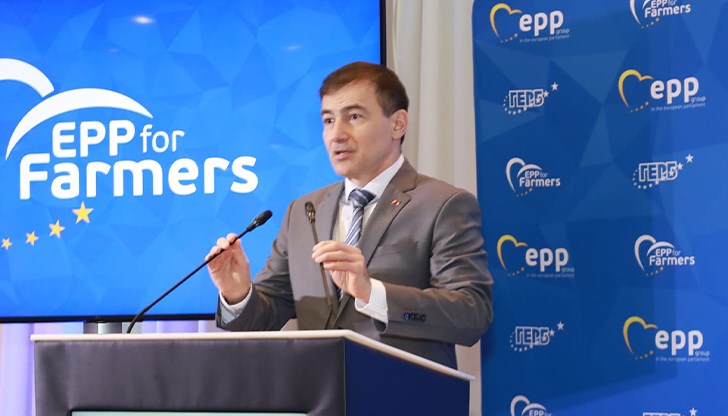 Евродепутатът публикува позицията си във Facebook