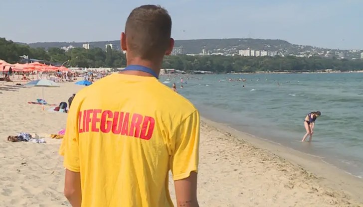 След бърза реакция и гонитба, крадецът беше задържан и предаден на полицията След бърза реакция и гонитба, крадецът беше задържан и предаден на полицията