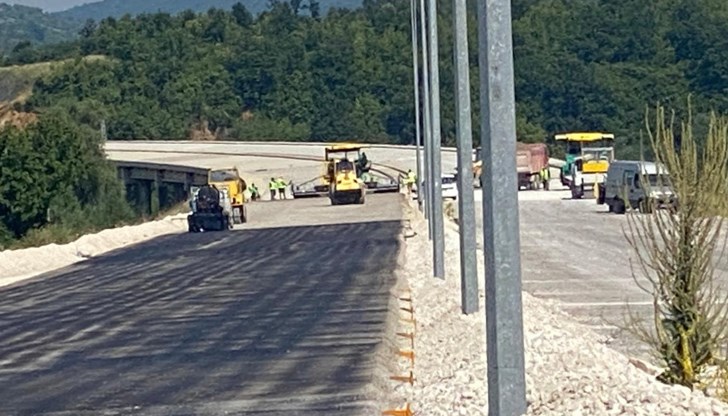 Строителството се бави с 584 дни, разходите се увеличават с до 40 процента Строителството се бави с 584 дни, разходите се увеличават с до 40 процента