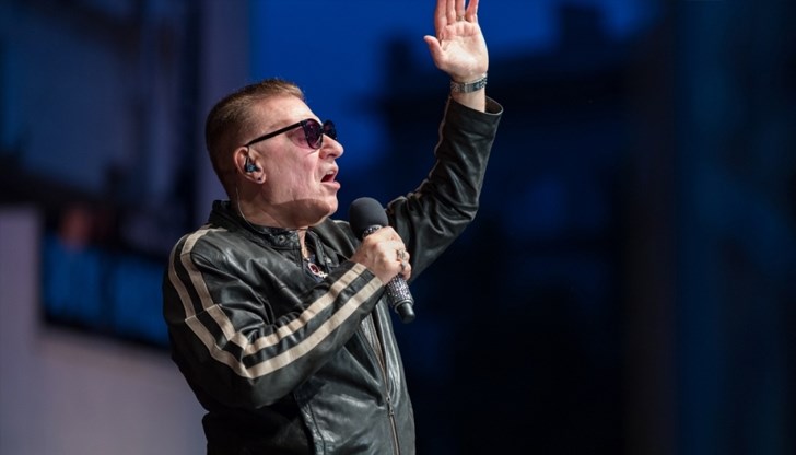 Музикантът ще изпълни някои от най-големите си хитове на площад „Свобода“ Музикантът ще изпълни някои от най-големите си хитове на площад „Свобода“