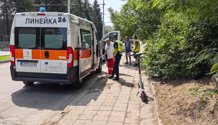 Тийнейджърката претърпя инцидент с тротинетка на улица „Тулча“ Тийнейджърката претърпя инцидент с тротинетка на улица „Тулча“