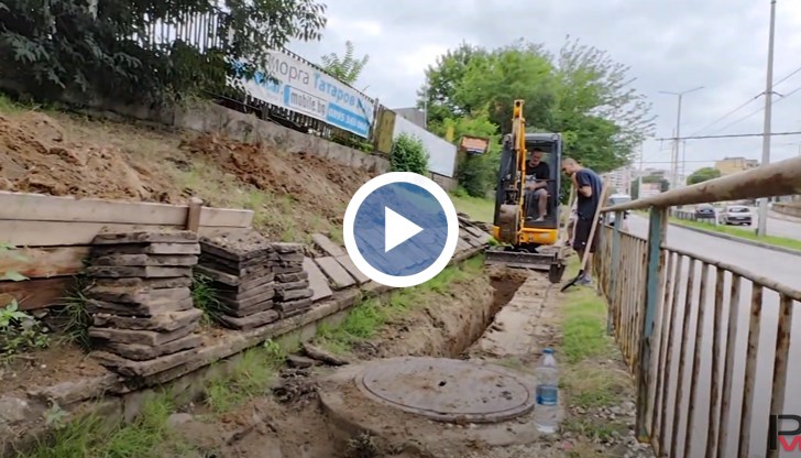 Започнаха дейности по премахването на тротоарните плочи по улица „Тулча“ в Русе