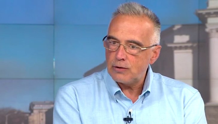 Системните партии се рушат, а политическата система се променя, твърди говорителят на служебните правителства Антон Кутев Системните партии се рушат, а политическата система се променя, твърди говорителят на служебните правителства Антон Кутев