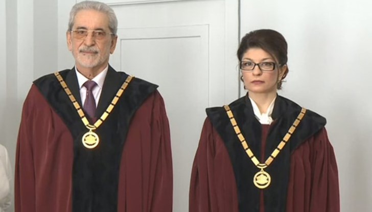 Конституционните съдии са избрани законно, но мандатът им е 7 години Конституционните съдии са избрани законно, но мандатът им е 7 години