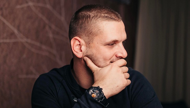 Великотърновецът е обвинен в хулиганство и обида на полицейски служители във Варна Великотърновецът е обвинен в хулиганство и обида на полицейски служители във Варна