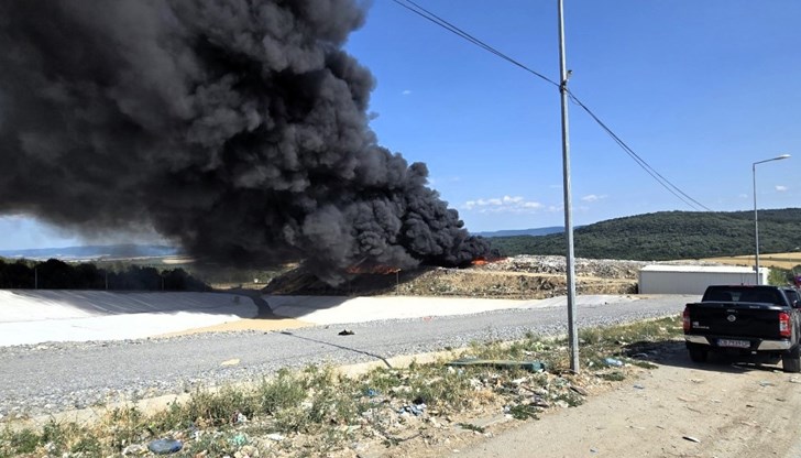 Пожарът е тръгнал от запалил се камион на сметосъбирането