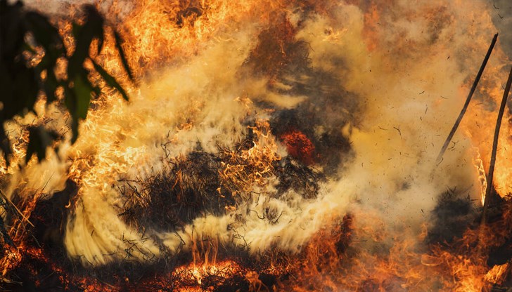 Областта е в риск от силни и бързо разпространяващи се пожари