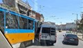 Полицейски бус пресече пътя на трамвай в София