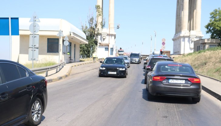 Ремонтът на Дунав мост предизвиква задръствания на ГКПП „Русе“ Ремонтът на Дунав мост предизвиква задръствания на ГКПП „Русе“