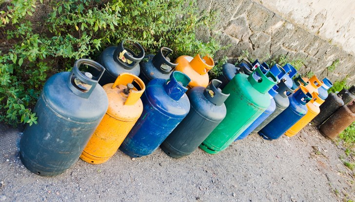 Инцидент с факелно горяща газова бутилка в село Смирненски е избегнат без пострадали Инцидент с факелно горяща газова бутилка в село Смирненски е избегнат без пострадали