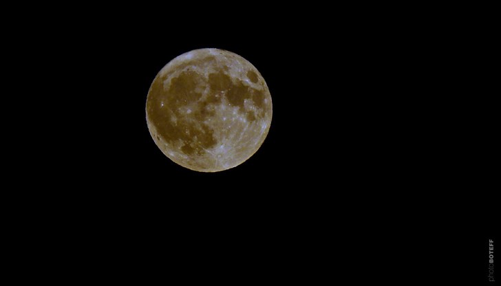 Земният спътник тази вечер изглежда 30% по-голям и 15% по-ярък Земният спътник тази вечер изглежда 30% по-голям и 15% по-ярък