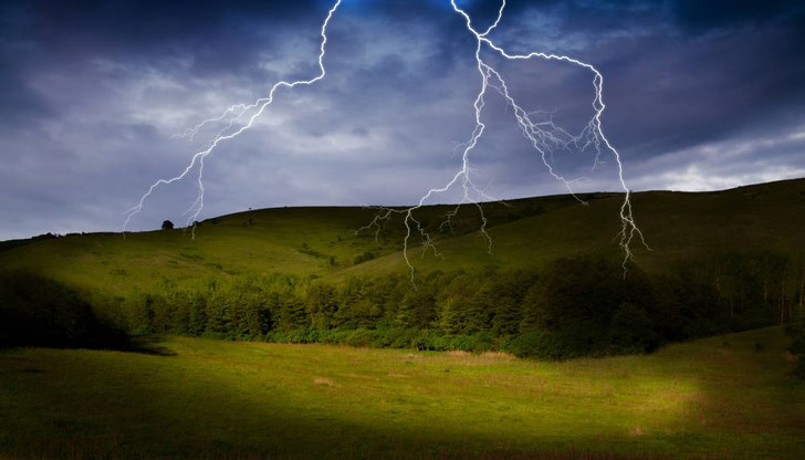 Пожарът е възникнал снощи след мощна гръмотевична буря, но сигналът за него е постъпил едва тази сутрин Пожарът е възникнал снощи след мощна гръмотевична буря, но сигналът за него е постъпил едва тази сутрин