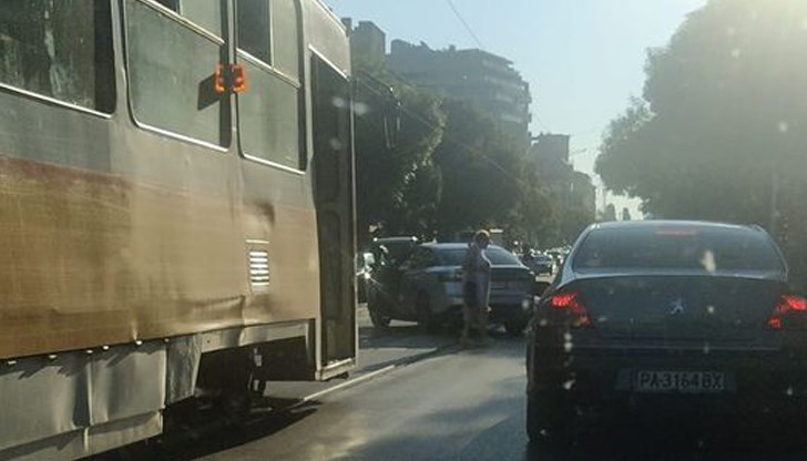 Инцидентът предизвика закъснения на трамваите в района на булевард "Янко Сакъзов" Инцидентът предизвика закъснения на трамваите в района на булевард "Янко Сакъзов"