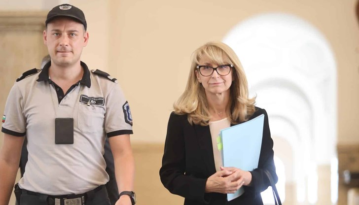 Бившата кандидатка за премиер подава сигнал до главния прокурор за намеса в избора ѝ за вътрешен министър Бившата кандидатка за премиер подава сигнал до главния прокурор за намеса в избора ѝ за вътрешен министър