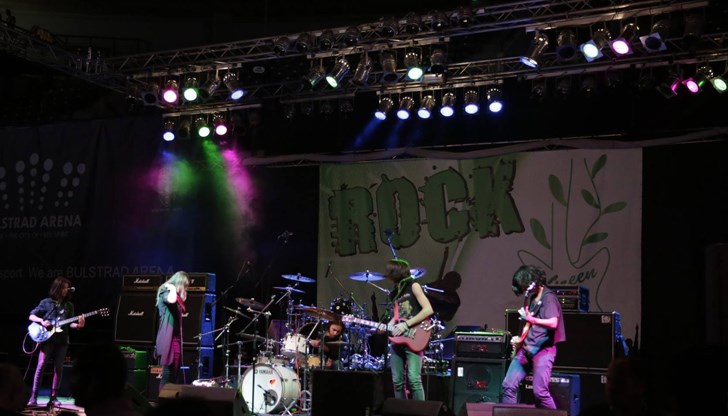 Тази година фокусът е върху представянето на семейни рок групи и млади таланти