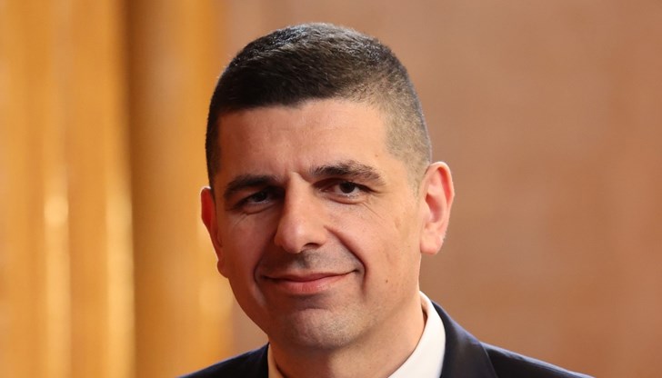 ДАНС услужливо покрива схемата "Боташ", а пионките енергийни министри на Радев правят всичко възможно да я потулят ДАНС услужливо покрива схемата "Боташ", а пионките енергийни министри на Радев правят всичко възможно да я потулят