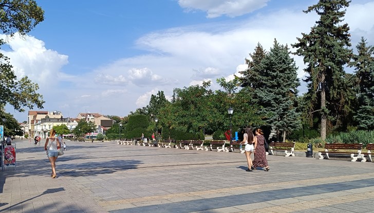 Очакват се максимални температури до 38° Очакват се максимални температури до 38°