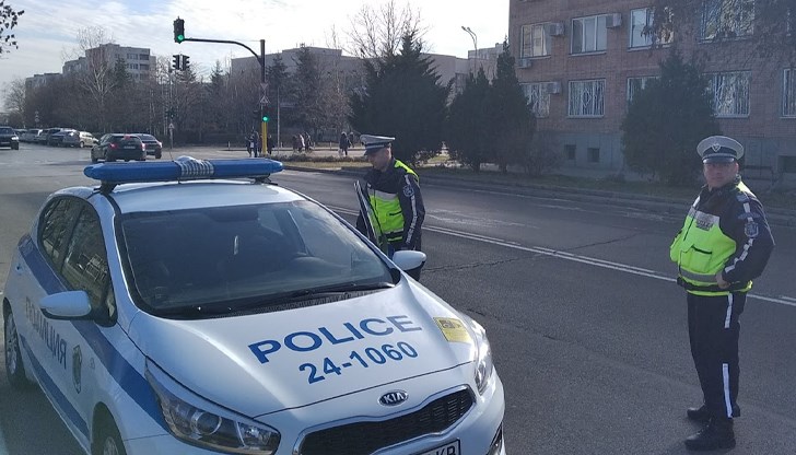 47-годишен мъж с „Мерцедес“ бе арестуван след като пробата му отчете значително над допустимото количество алкохол 47-годишен мъж с „Мерцедес“ бе арестуван след като пробата му отчете значително над допустимото количество алкохол