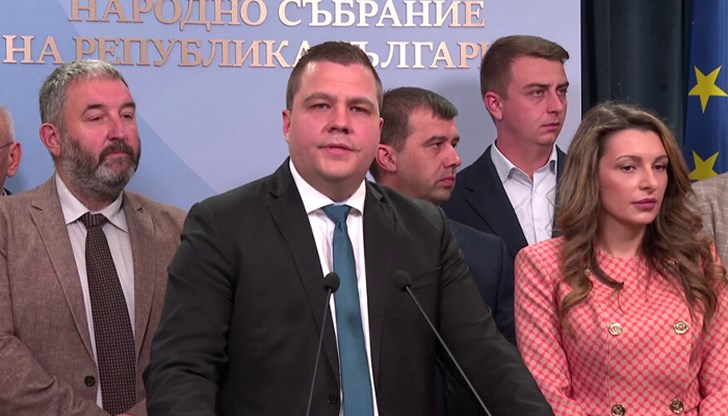 Кандидатурата на Петрова е подкрепена от нейния опит в ООН и Световната банка Кандидатурата на Петрова е подкрепена от нейния опит в ООН и Световната банка