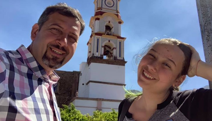 Дъщерята на доц. Петър Шишков и синът на собственика отишли да върнат служебния автомобил Дъщерята на доц. Петър Шишков и синът на собственика отишли да върнат служебния автомобил