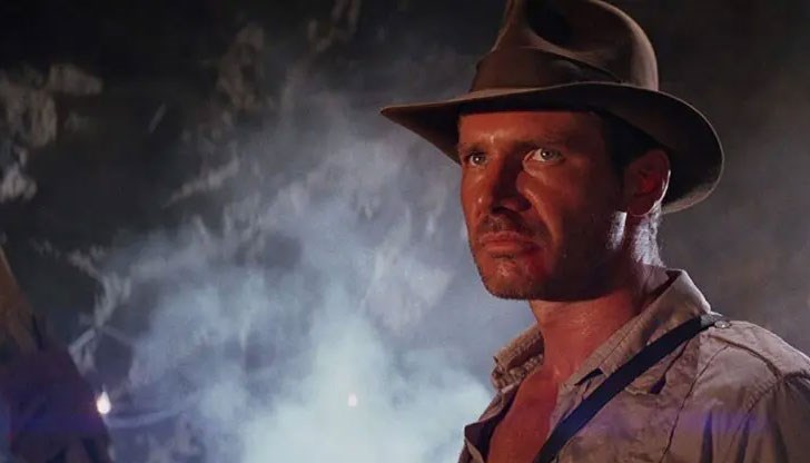 Шапката е изработена специално за филма "Индиана Джоунс и храмът на обречените" Шапката е изработена специално за филма "Индиана Джоунс и храмът на обречените"