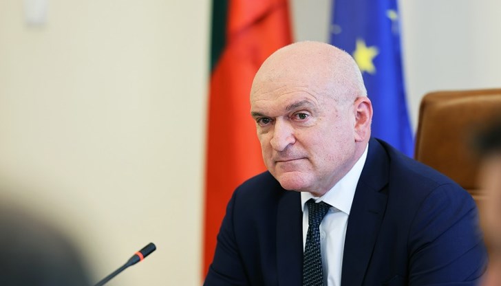 Неволно убийство в Пловдив: 7-годишно дете простреля баща си - полицай Неволно убийство в Пловдив: 7-годишно дете простреля баща си - полицай