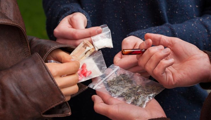 30-годишен русенец задържан с марихуана при полицейска проверка 30-годишен русенец задържан с марихуана при полицейска проверка