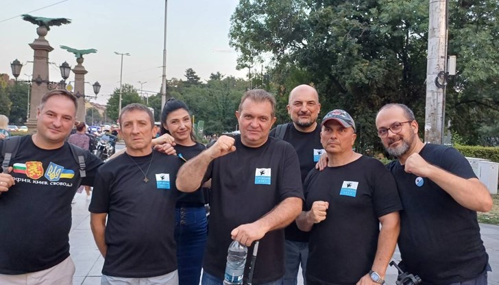 Свинските гнусомети от 11 години плюят по БОЕЦ и като ви гледам с нищо не сте по-различни Свинските гнусомети от 11 години плюят по БОЕЦ и като ви гледам с нищо не сте по-различни