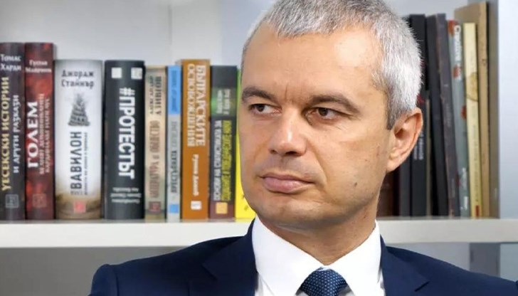 Лидерът на ПП "Възраждане" направи видеообръщение в социалните мрежи Лидерът на ПП "Възраждане" направи видеообръщение в социалните мрежи