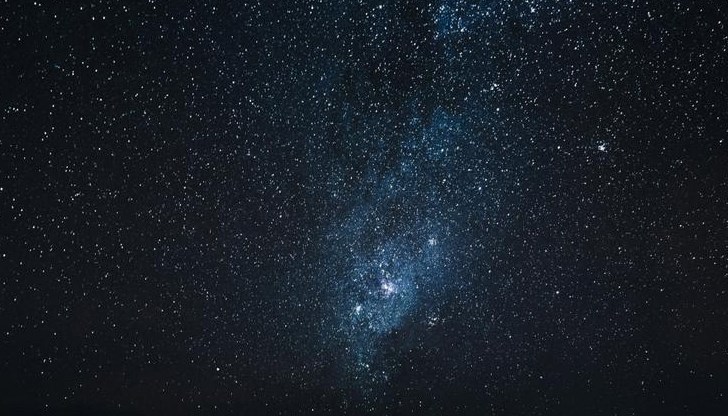 Над 50 падащи звезди на час очаквани в един от най-ярките метеорни потоци Над 50 падащи звезди на час очаквани в един от най-ярките метеорни потоци