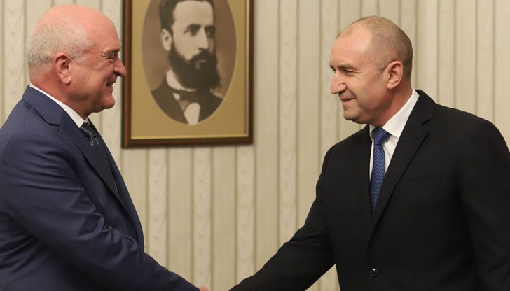 Преди няколко дни президентът връчи мандата на настоящия министър-председател Преди няколко дни президентът връчи мандата на настоящия министър-председател