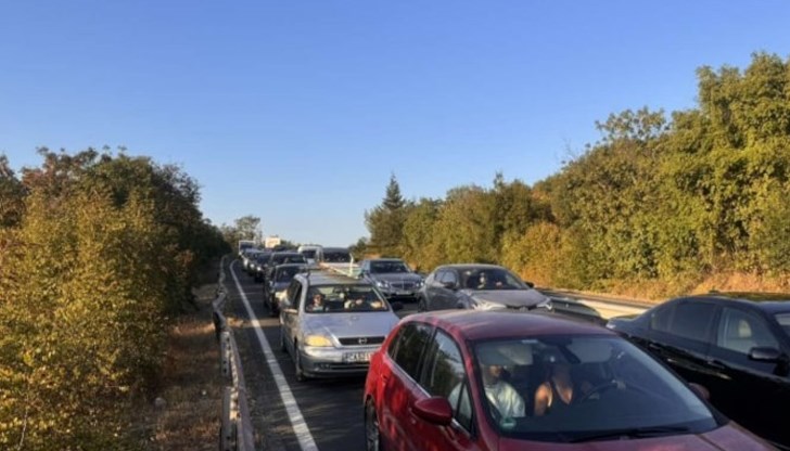 Два автомобила са се ударили Два автомобила са се ударили