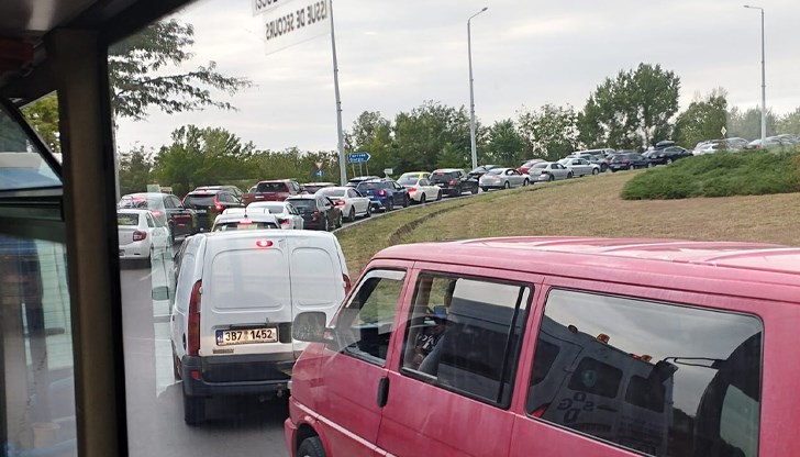 Автомобилите са блокирани в трафика Автомобилите са блокирани в трафика