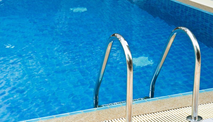 Момчето едва не се удавило в басейн в къща за гости Момчето едва не се удавило в басейн в къща за гости