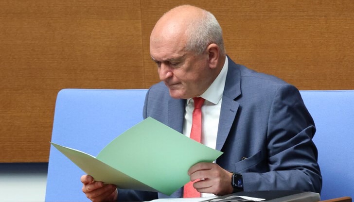 Множество нарушения в Генералното консулство в Битоля разкрити от служебния премиер Множество нарушения в Генералното консулство в Битоля разкрити от служебния премиер