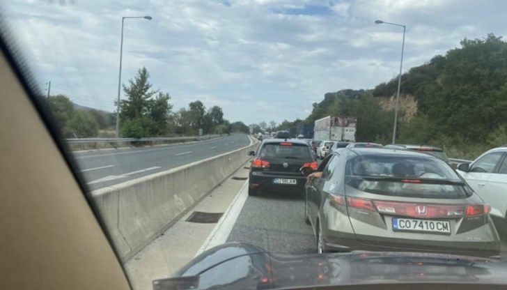 Силният трафик през последния ден от август води до дълго чакане на границата