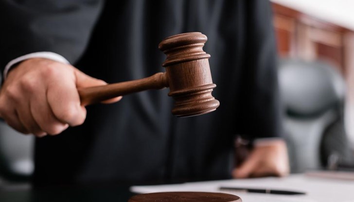 В дома на обвиняемия са намерени дрога, оръжия и голяма сума пари В дома на обвиняемия са намерени дрога, оръжия и голяма сума пари