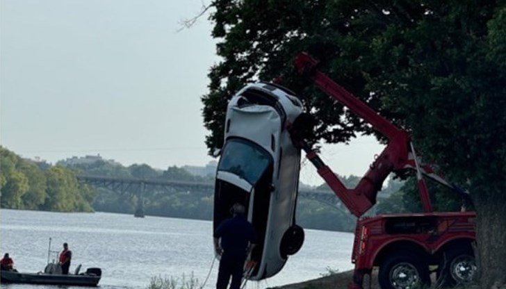 Двойката успява да се спаси без наранявания Двойката успява да се спаси без наранявания
