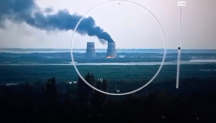 Черен дим се издигаше над Запорожката ядрена централа в Енергодар Черен дим се издигаше над Запорожката ядрена централа в Енергодар