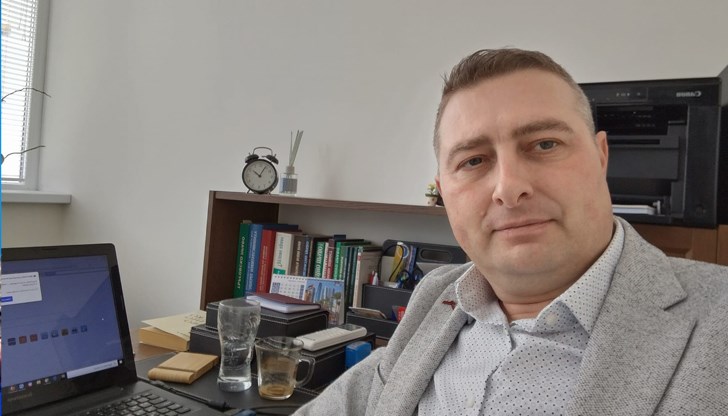 Братованов е дългогодишен адвокат и е бил депутат в 50-ото Народно събрание Братованов е дългогодишен адвокат и е бил депутат в 50-ото Народно събрание