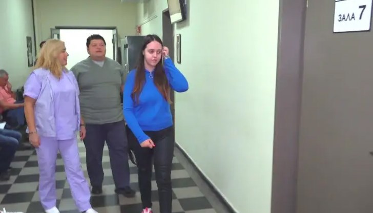 28-годишната Гергана Неделчева ще прекара 3 месеца в специализирана клиника в Кърджали 28-годишната Гергана Неделчева ще прекара 3 месеца в специализирана клиника в Кърджали