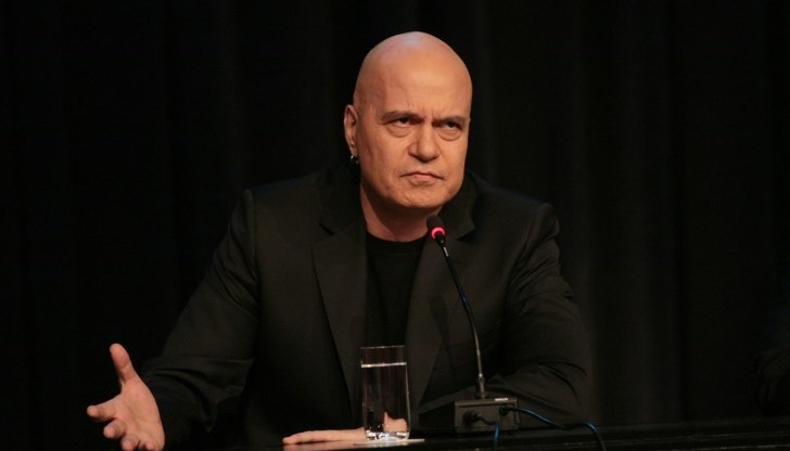 Той е човекът, който от девет кладенеца вода ще донесе, но в крайна сметка ще извърти лъжата така, че ще стане истина Той е човекът, който от девет кладенеца вода ще донесе, но в крайна сметка ще извърти лъжата така, че ще стане истина