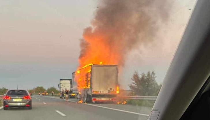 Очевидци споделят драматични кадри в социалните мрежи, призовават за алтернативни маршрути Очевидци споделят драматични кадри в социалните мрежи, призовават за алтернативни маршрути